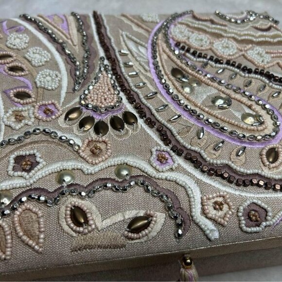 Beaded jewelry box. Excellent condition. Neutrals. - Picture 8 of 8